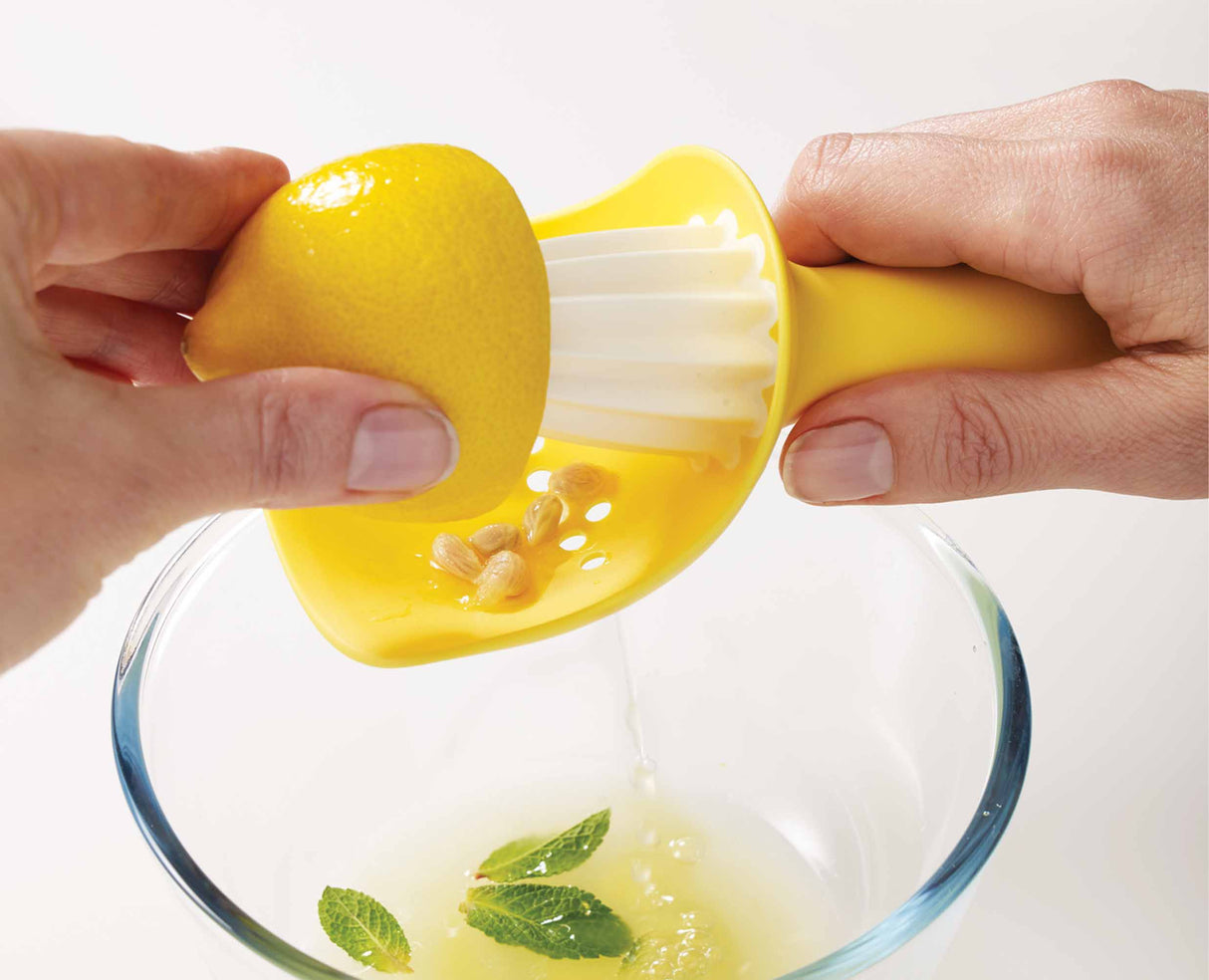 Catcher reamer juicing a lemon on a kitchen worktop