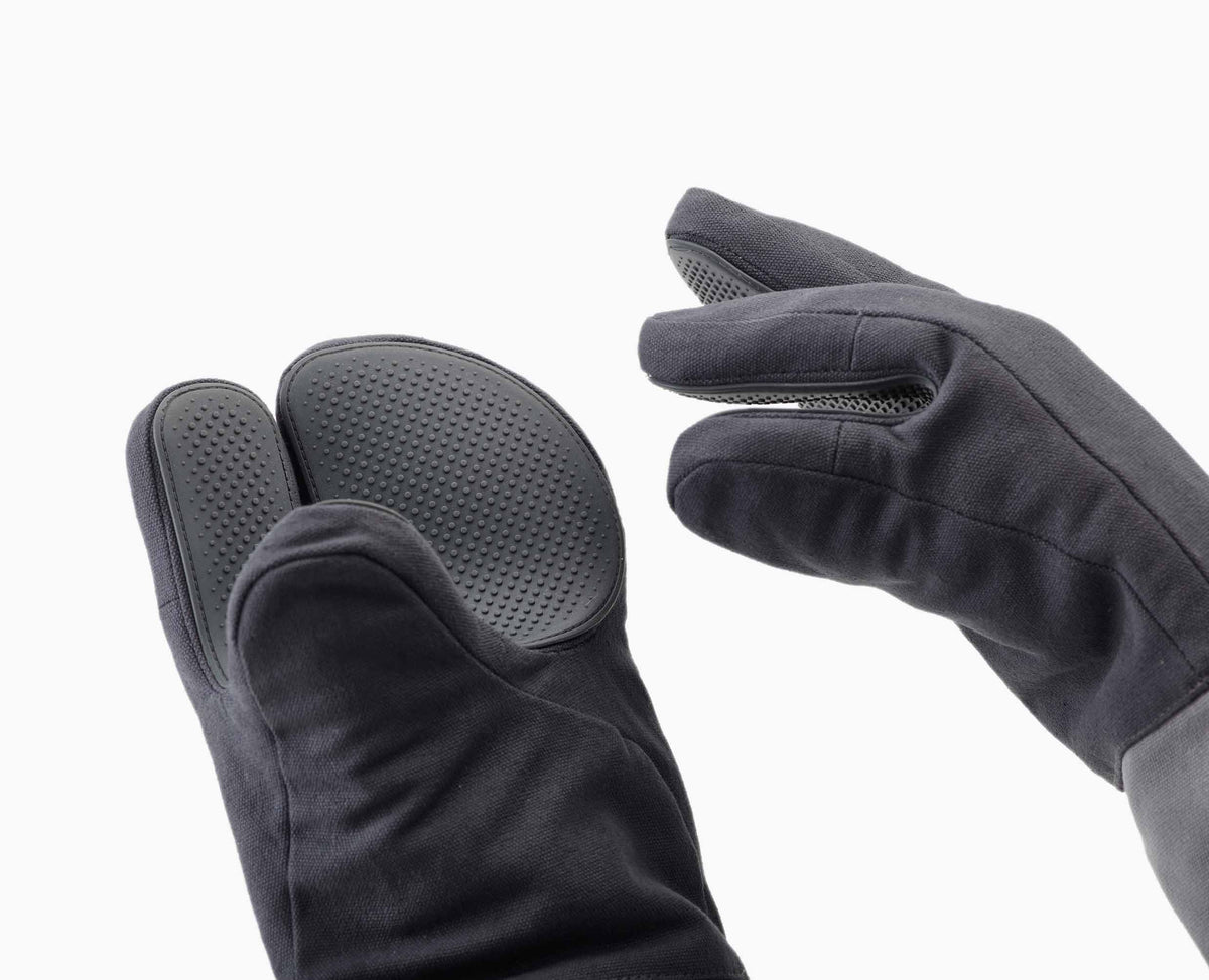 Joseph Joseph Pinch oven gloves hanging by the hook