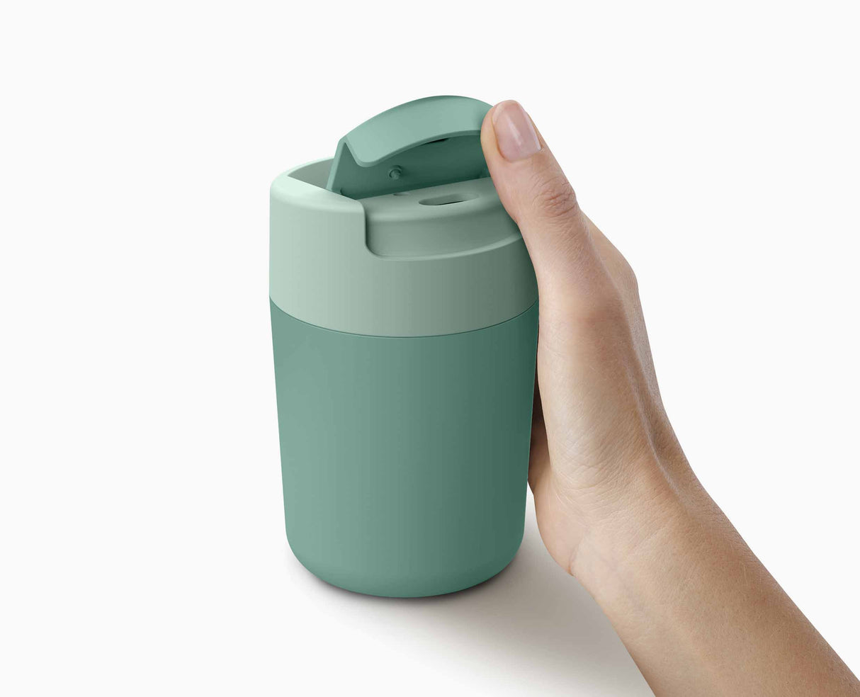 The screw-top lid separated from the 340 ml Sipp travel mug.