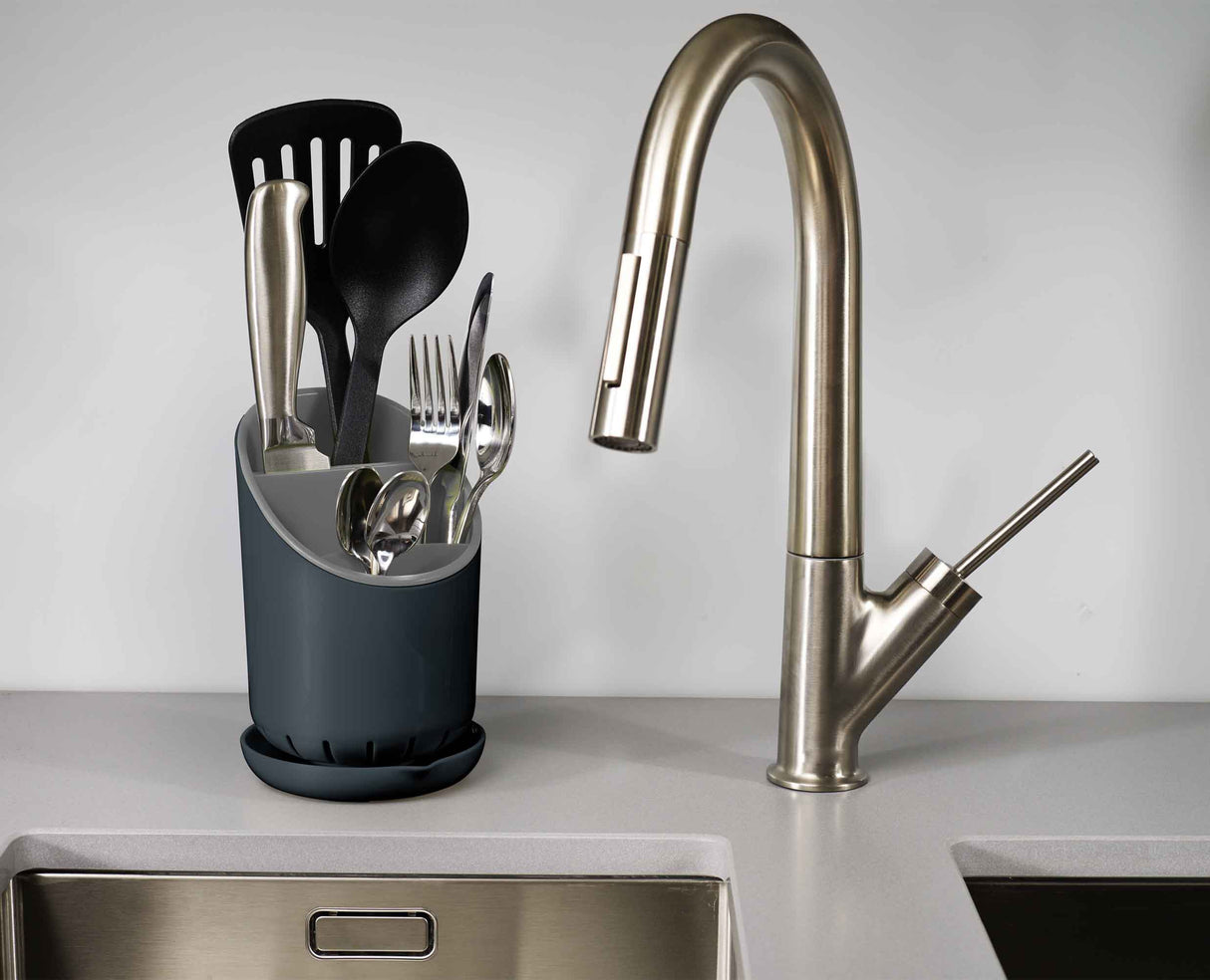 The separate knife slot holding blades safely while they drain.