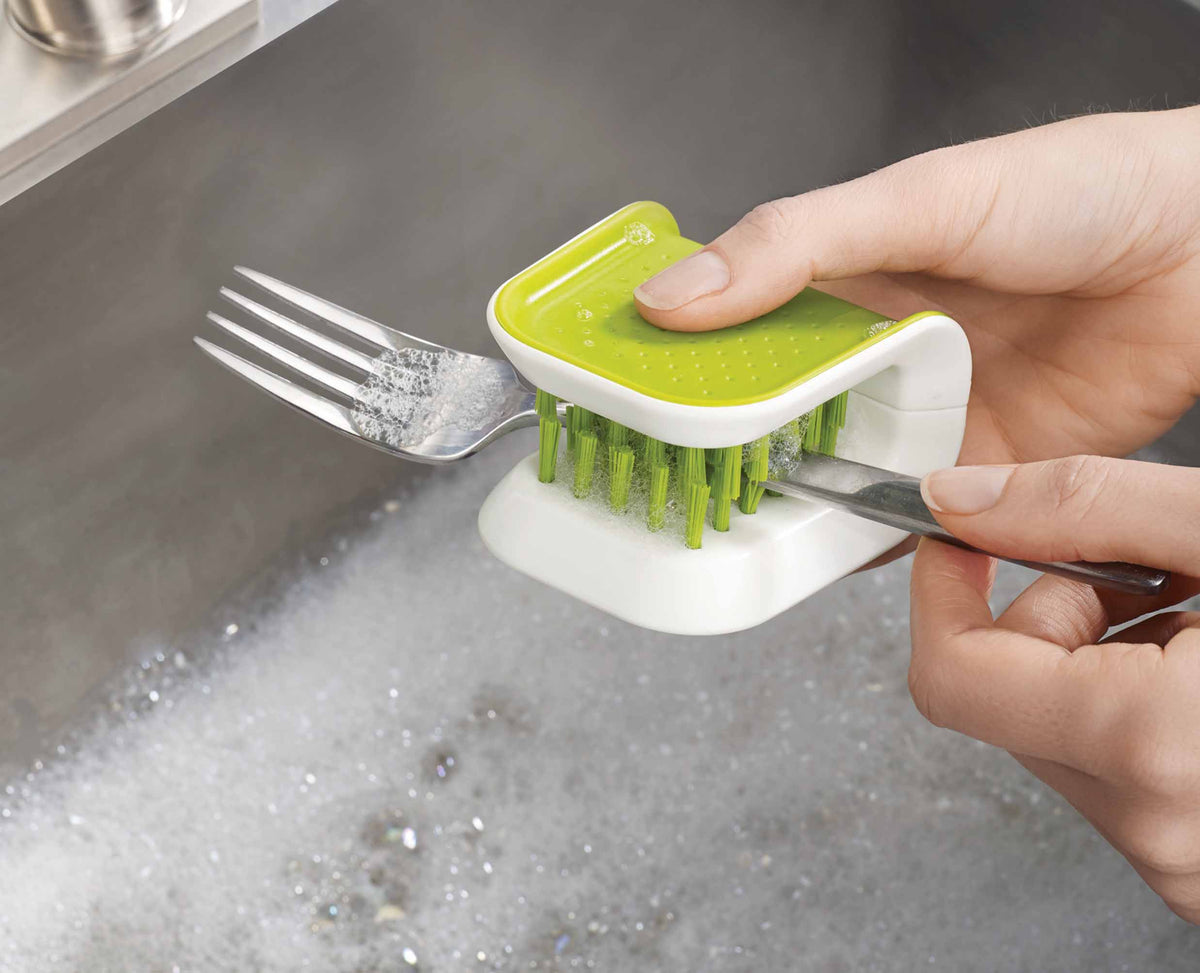 Close-up of the textured hand-grip that keeps fingers clear of the edge.