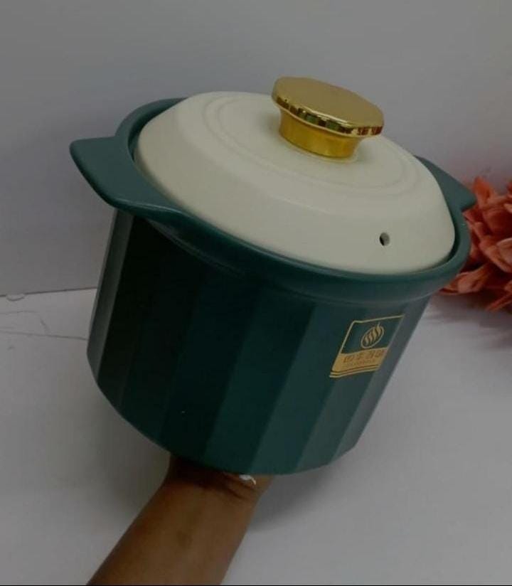 Ceramic casserole cooking pot with lid