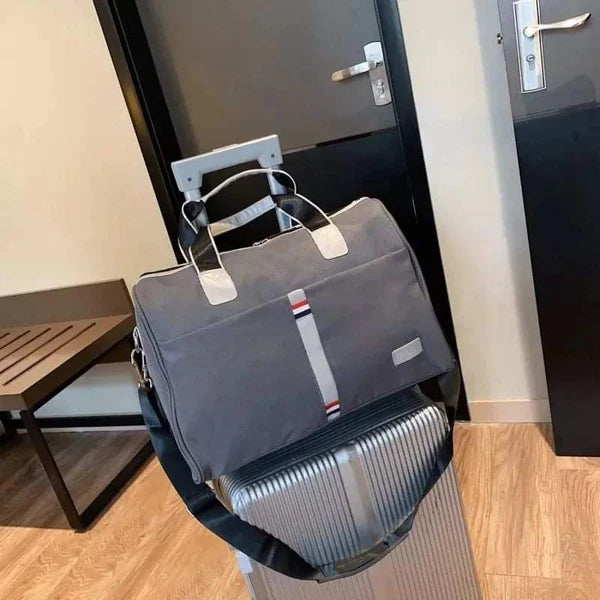 Large Capacity Shoulder Duffle/Gym Bag