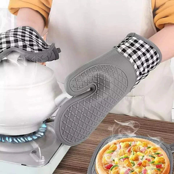 Silicone kitchen/oven gloves