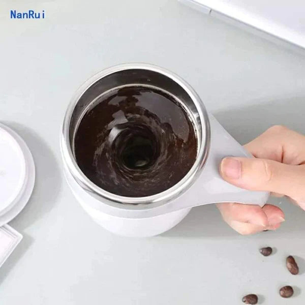 Battery operated self stirring cup