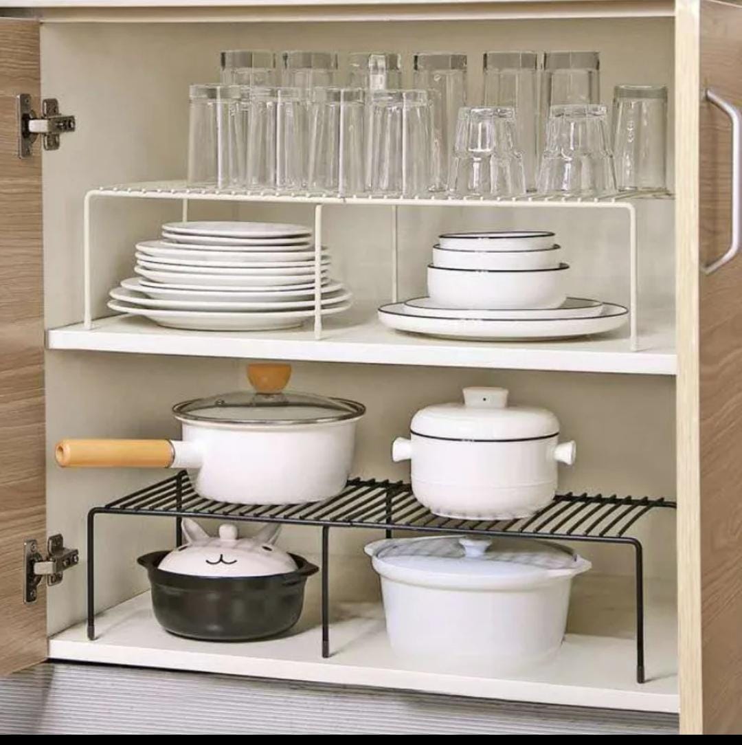 Expandable metallic shelf raiser