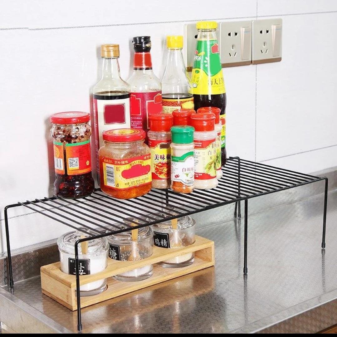 Expandable metallic shelf raiser