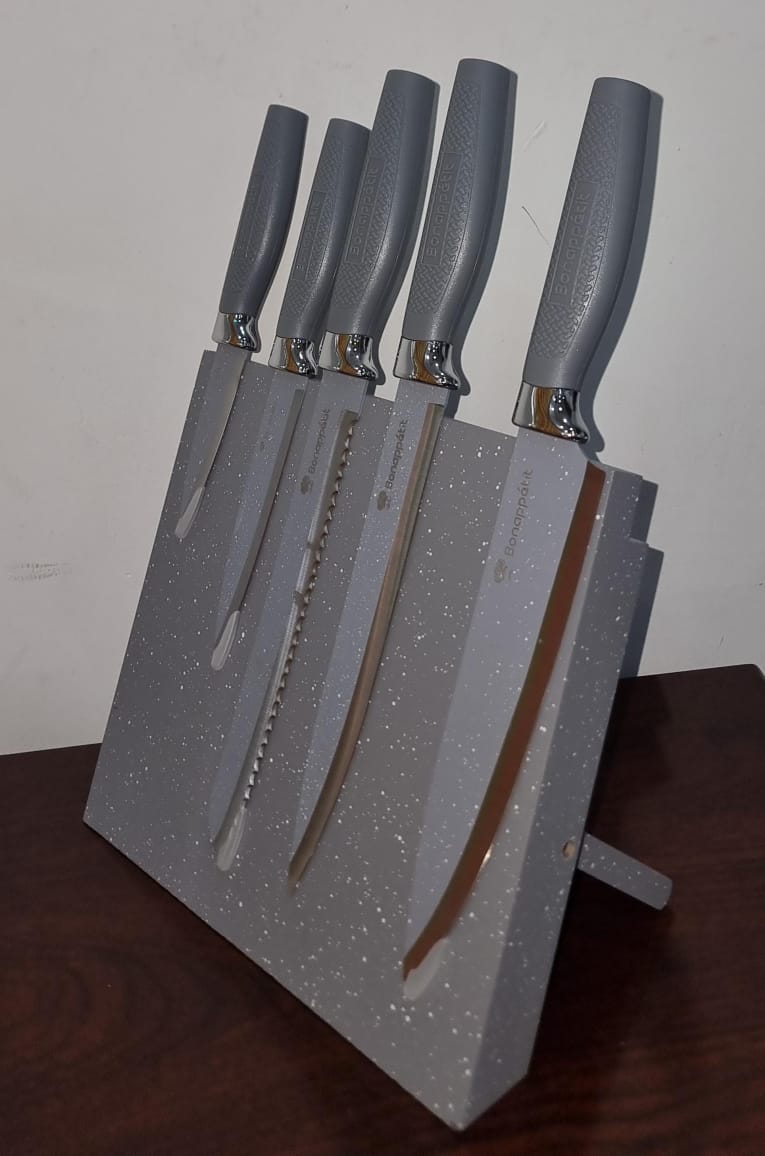 German standard Gottiny or Bonappetit brand 6pc knife set with magnetic block holder