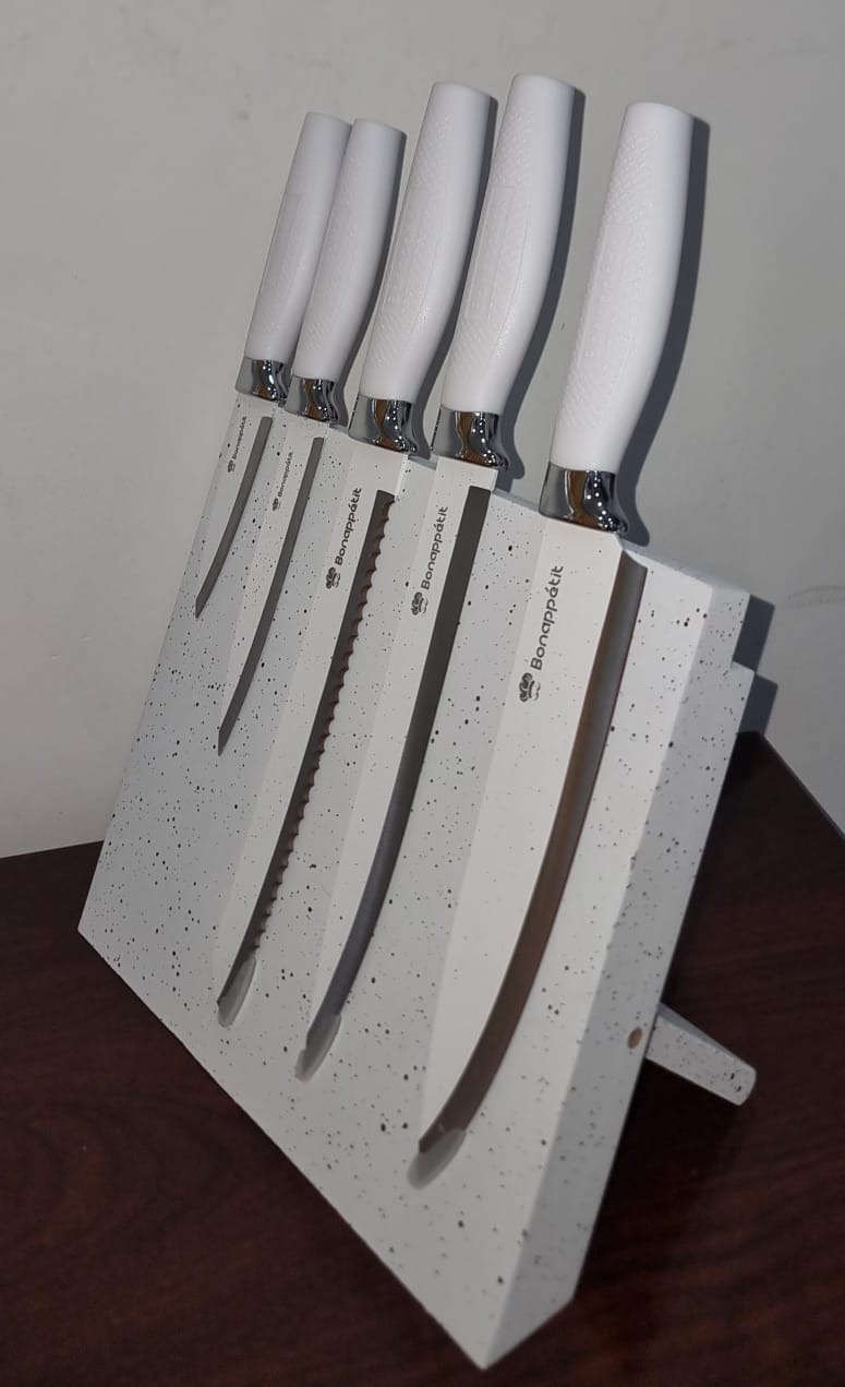 German standard Gottiny or Bonappetit brand 6pc knife set with magnetic block holder