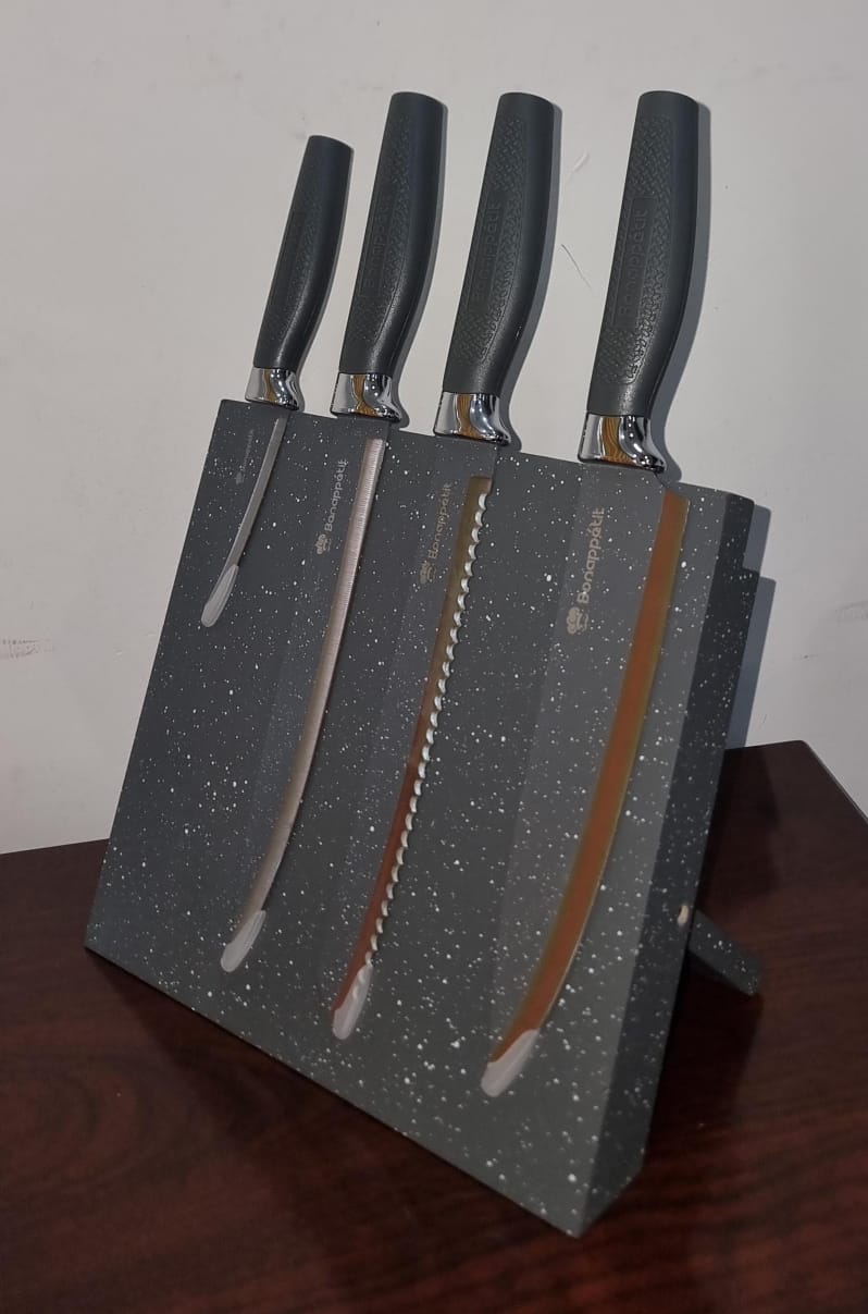 German standard Gottiny or Bonappetit brand 6pc knife set with magnetic block holder