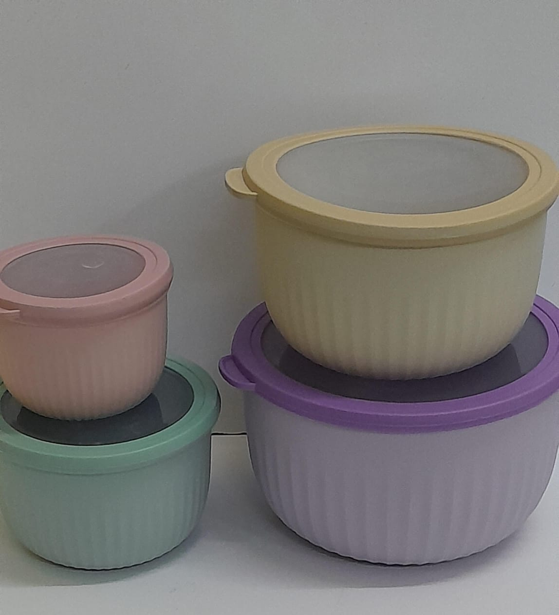 4 in 1 stackable salad bowls