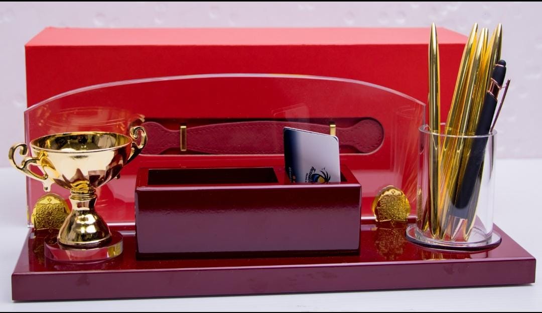Executive desk organizer for executive office with Trophy finishing and Pen Organizer*