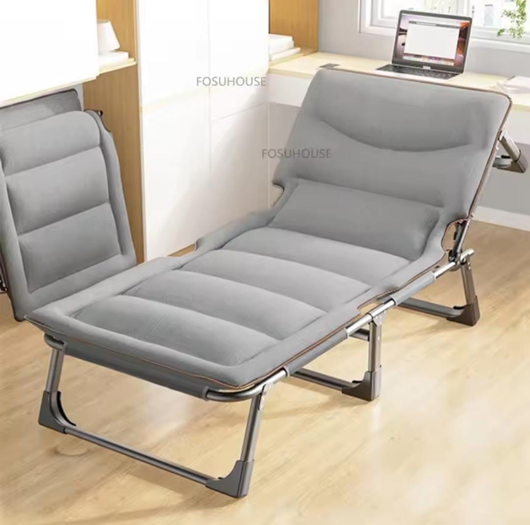 Simple outdoor folding bed