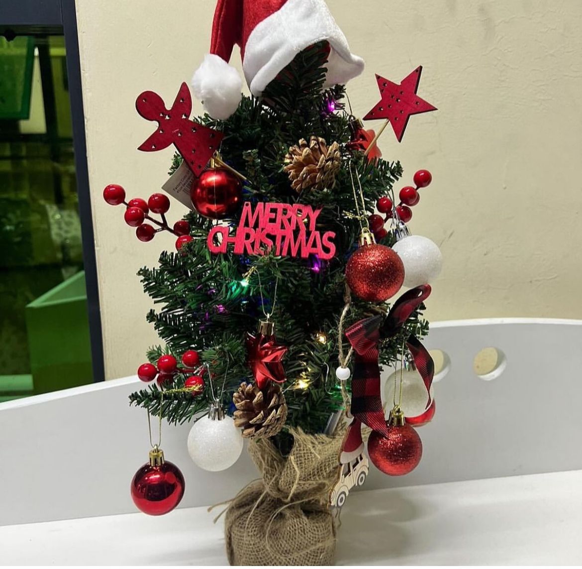 45cm high table top
Potted Christmas Tree with inbuilt lights and decorations