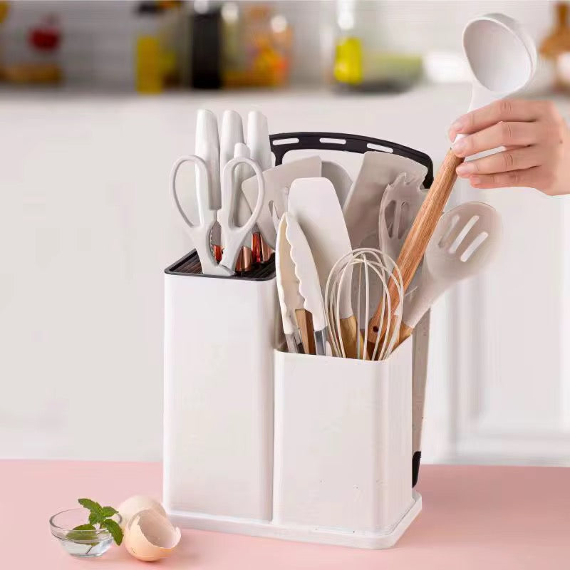 19 pcs Silicon spoons with knives and chopping board.