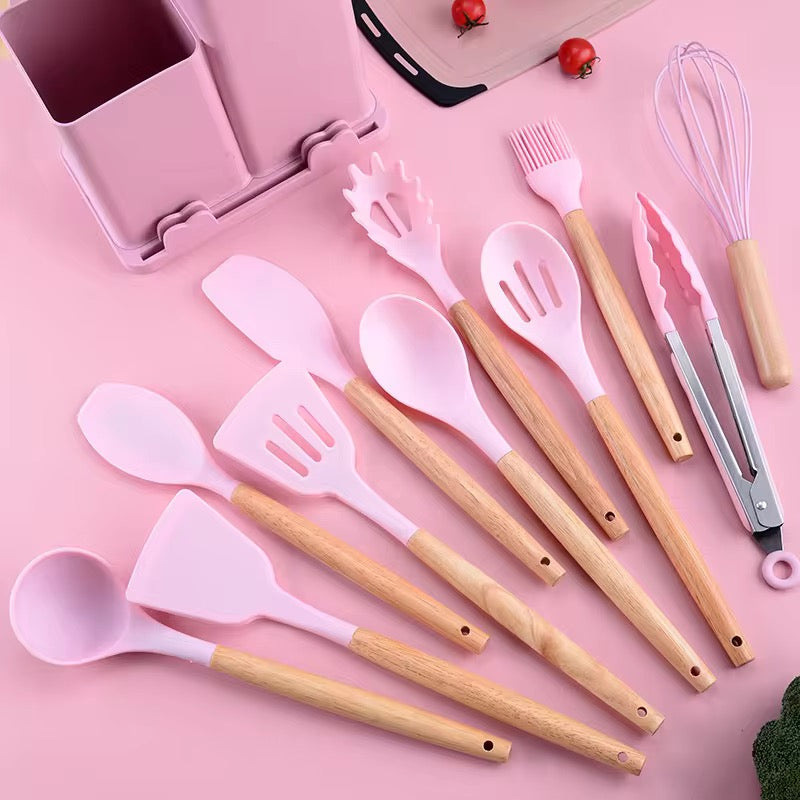 19 pcs Silicon spoons with knives and chopping board.