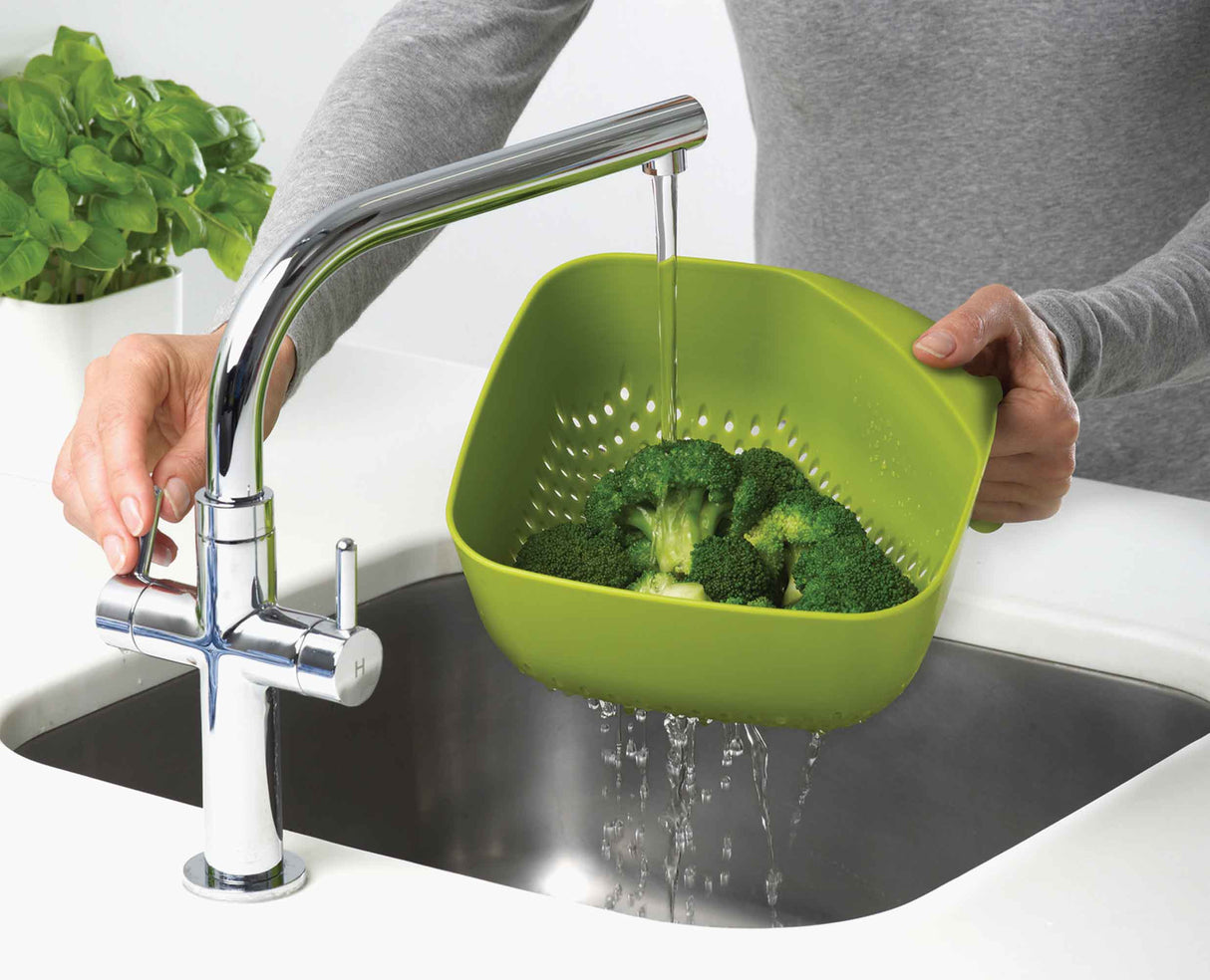 The square colander standing upright and stable on its non-tip base