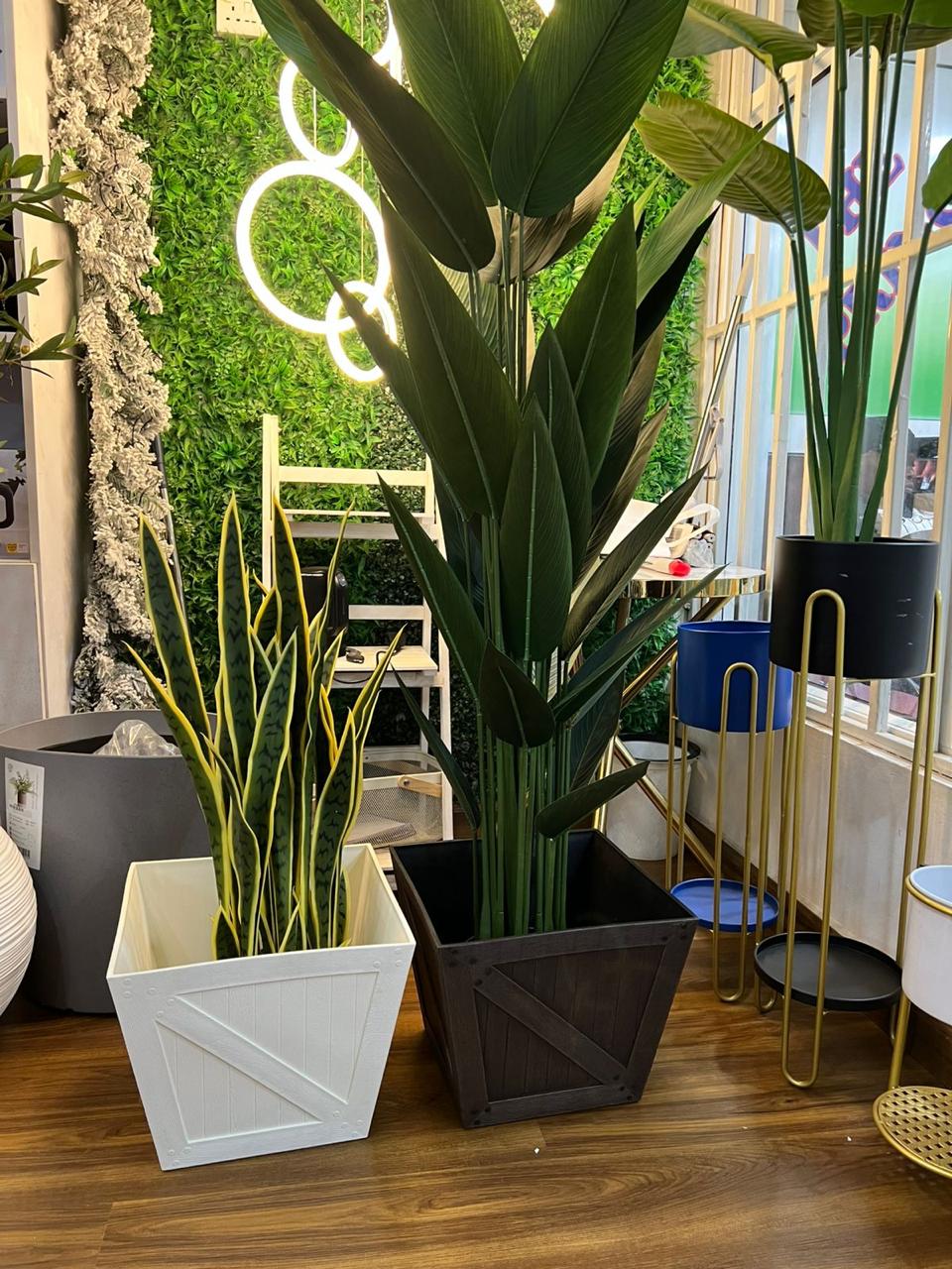 Premium wooden finish whiskey square barrel planter