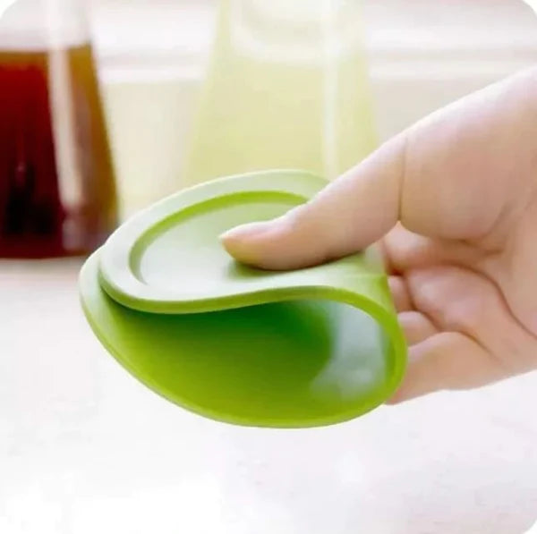 Oil and vinegar bottles with a silicone placemat 2 pcs