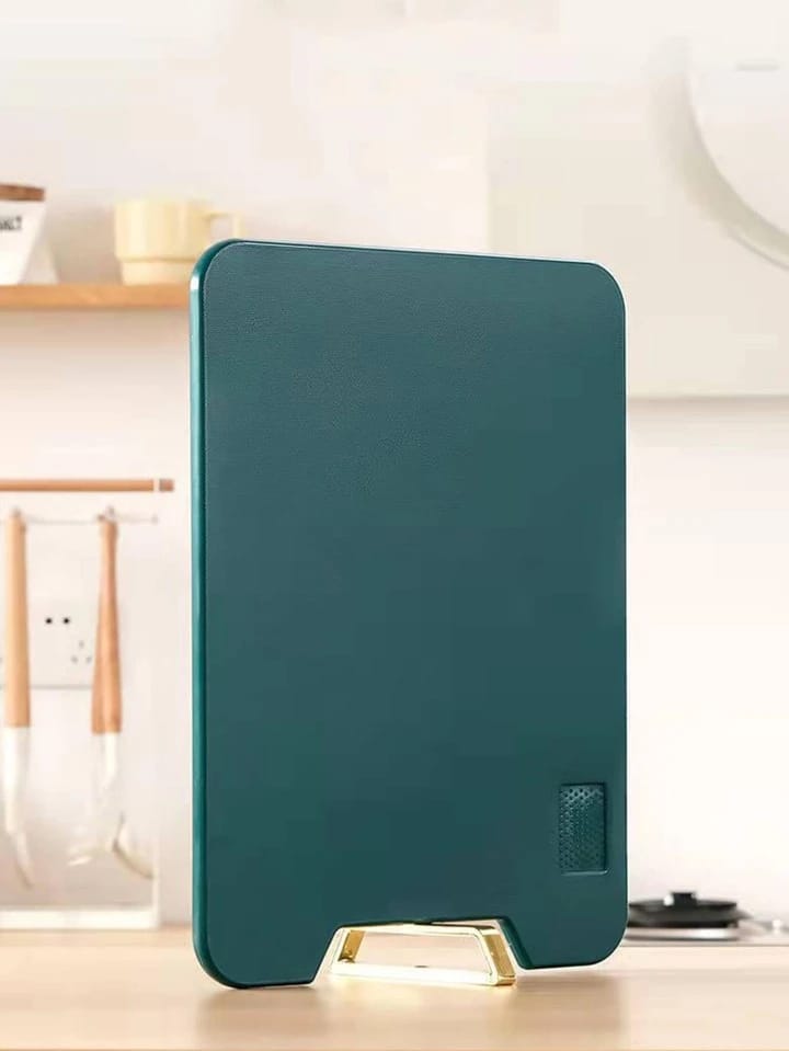 Rectangular Nordic chopping board.