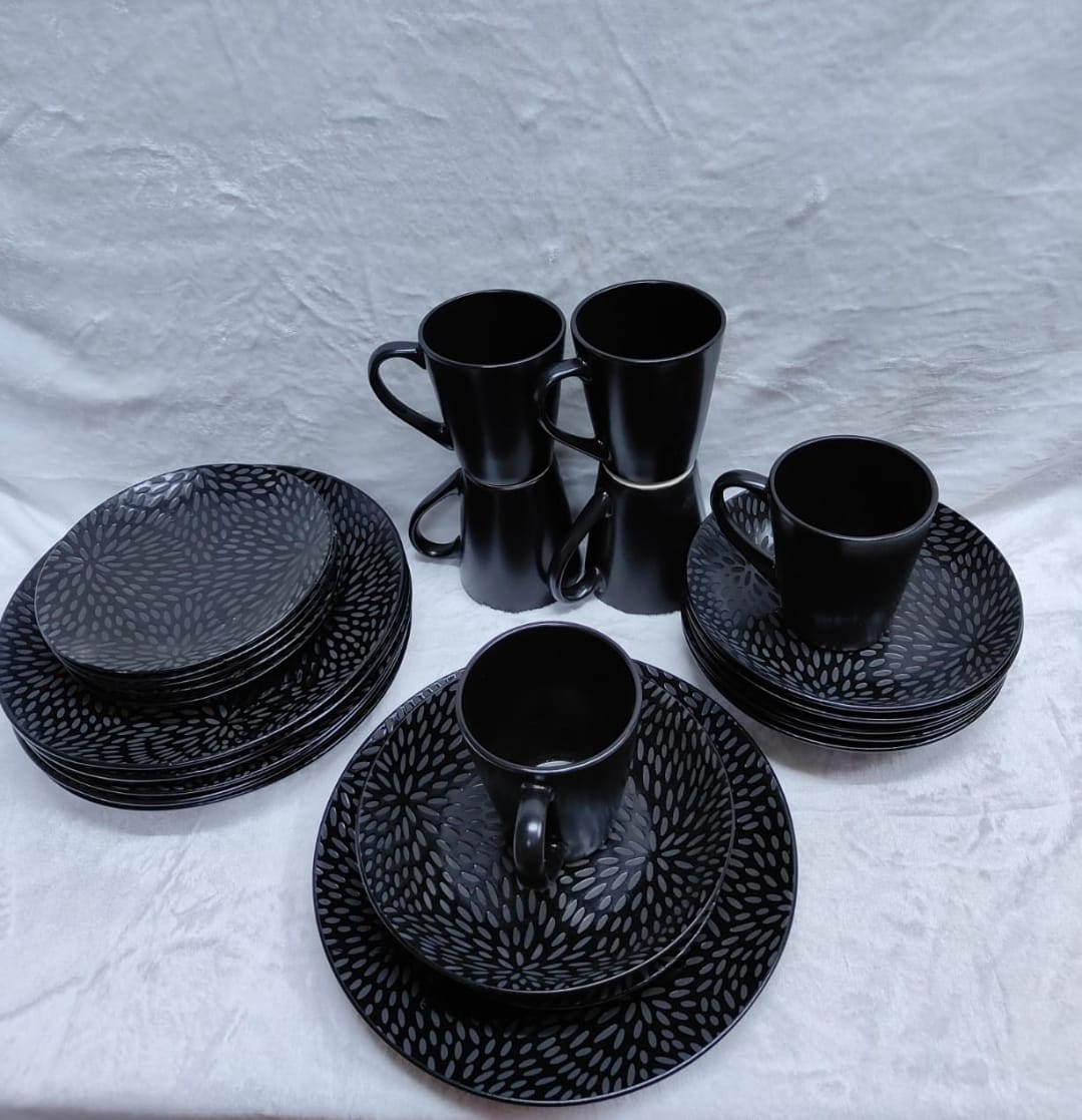 Black Leaf Pattern Ceramic Dinner Set 24 Pieces Dinner Plates Side Plates Bowls Mugs for Daily Use