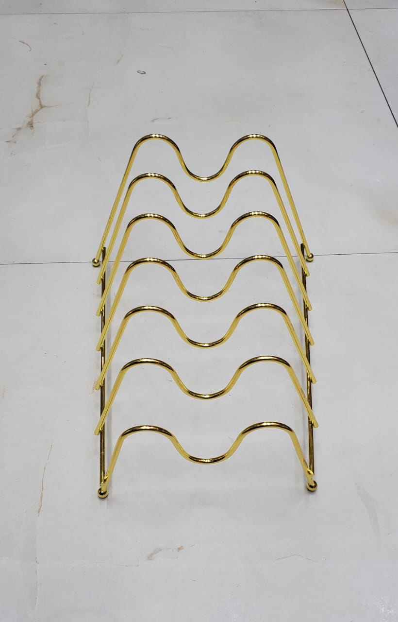 Metallic golden plates stand