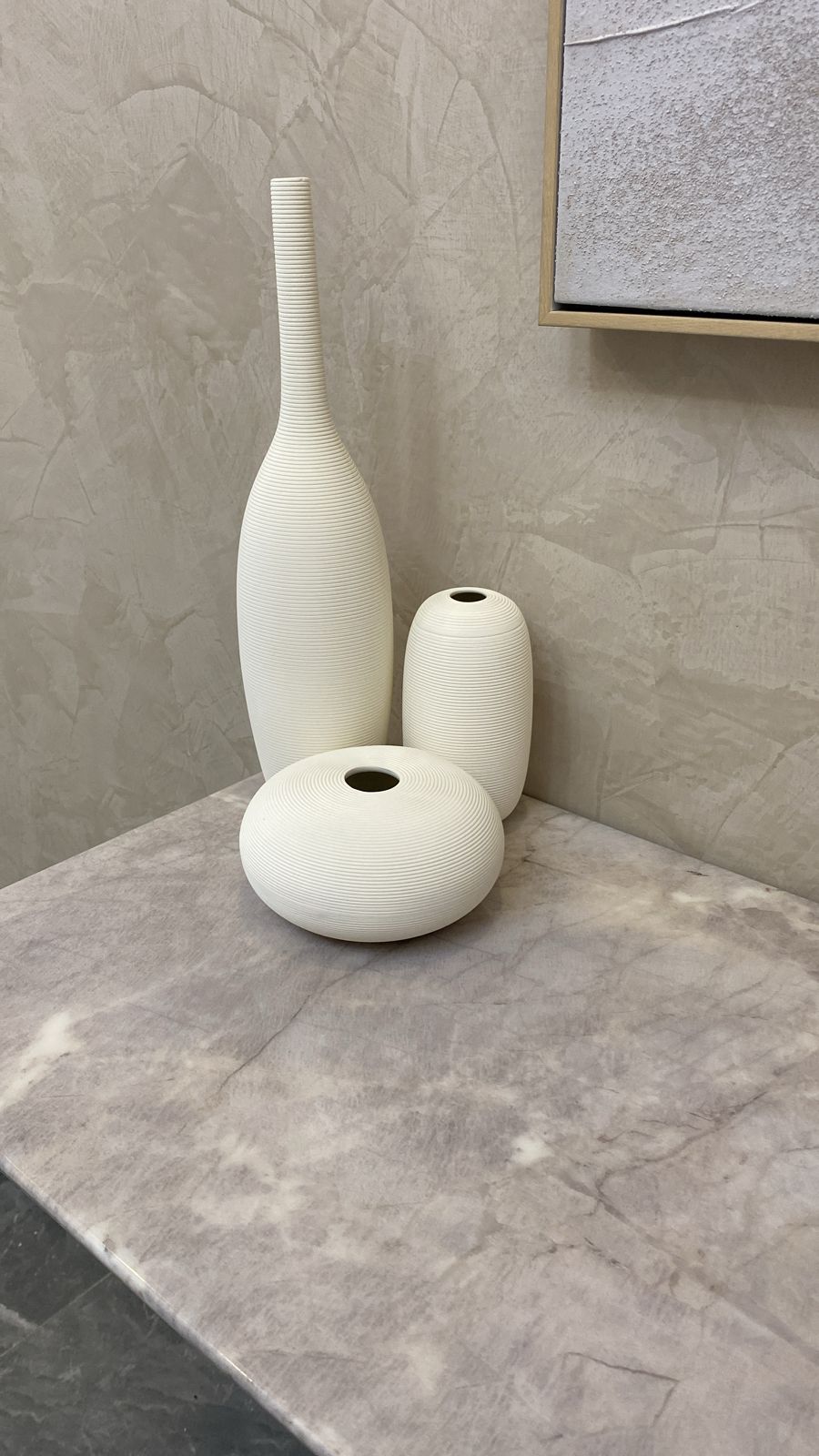 Simple ceramic 3 in 1 modern home decor vase set.