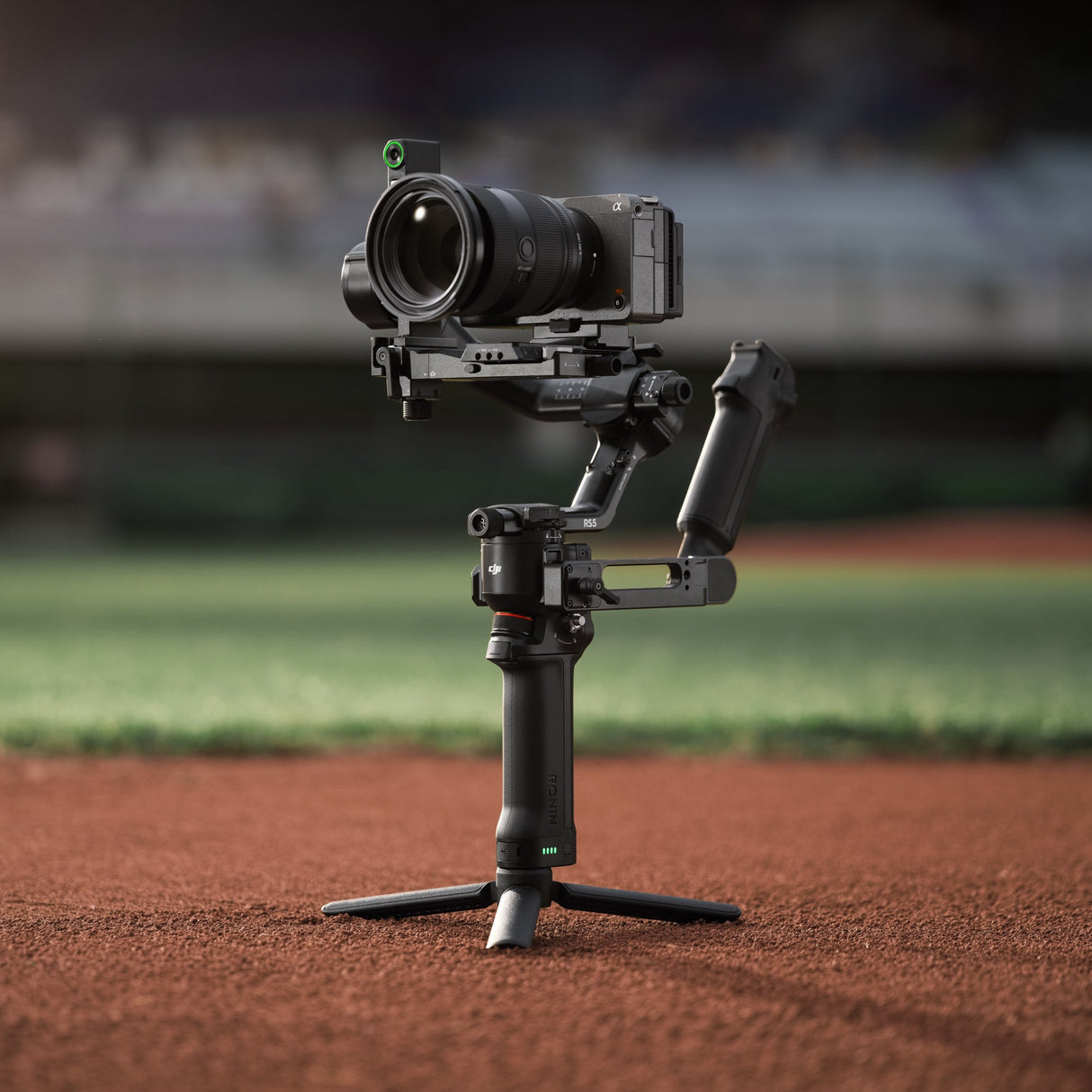 DJI RS 5 Combo Gimbal Stabiliser โ 3kg Payload, 5th-Gen Stabilisation, Intelligent Tracking Module, 14Hr Battery
