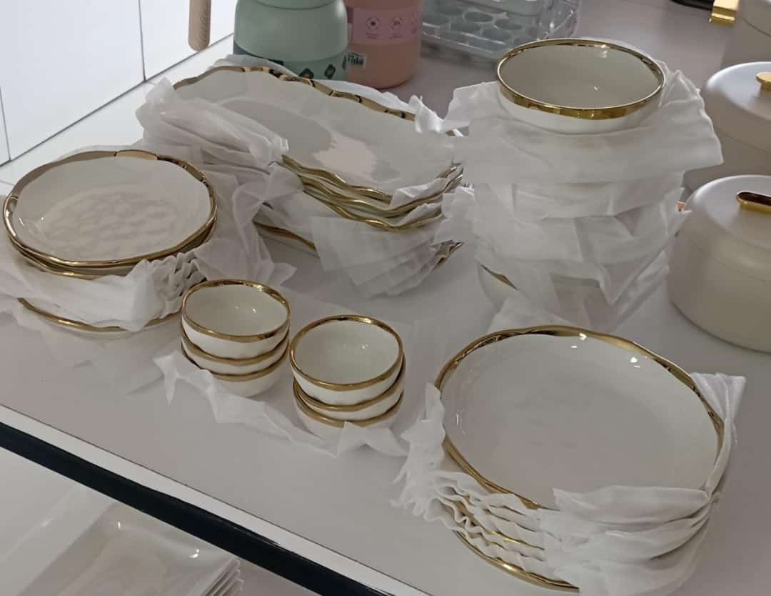 30pcs Ceramic Dinner Set White with Gold Ring Kenya