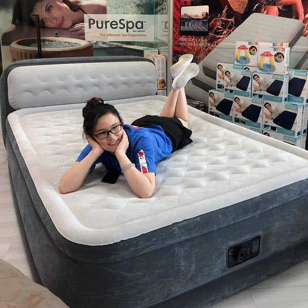 Intex Dura-Beam Deluxe Queen-Sized Air Mattress Comforting Bed with Built-in Electric Pump