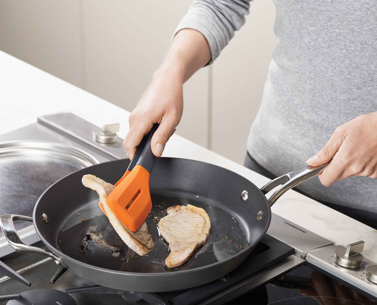 Close-up of the wide flat silicone tips that slide under food to lift and turn it