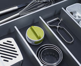 Overhead view of the Can-Do's large green easy-twist mechanism.
