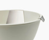 Side profile of the Uno salad bowl showing its depth.