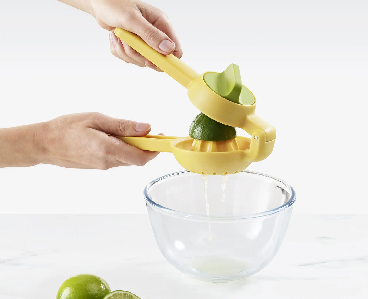 JuiceMax pouring fresh juice, with pips held back inside.