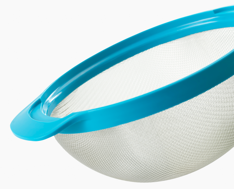 The 3-litre colander and 1.65-litre stainless-steel mesh sieve.