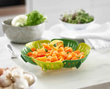 The steamer basket sitting inside a pan showing how the sides self-adjust