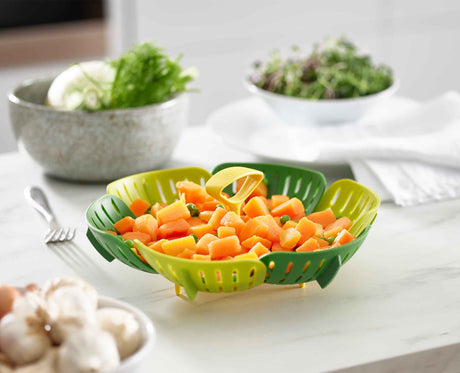 The steamer basket sitting inside a pan showing how the sides self-adjust