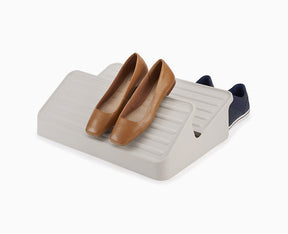 Joseph Joseph Shoe-In Large shoe rack in ecru, empty and shown from the front.