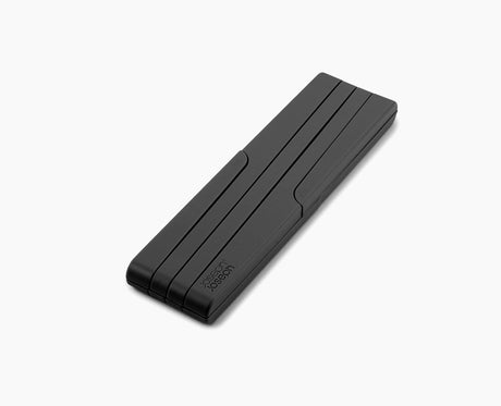 Close-up of the linked silicone-nylon construction of the trivet.
