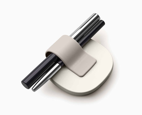 Side view showing the slim 2 cm profile and the magnetic closure.