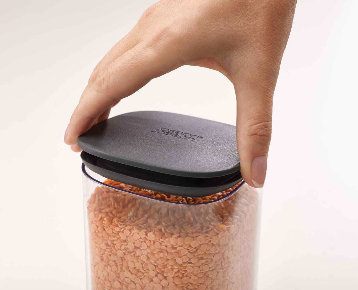 Close-up of a lid with its airtight silicone seal and easy-pour corner.