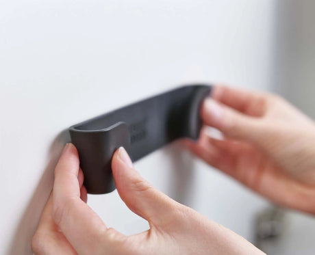 Pan lid being slotted into a CupboardStore holder