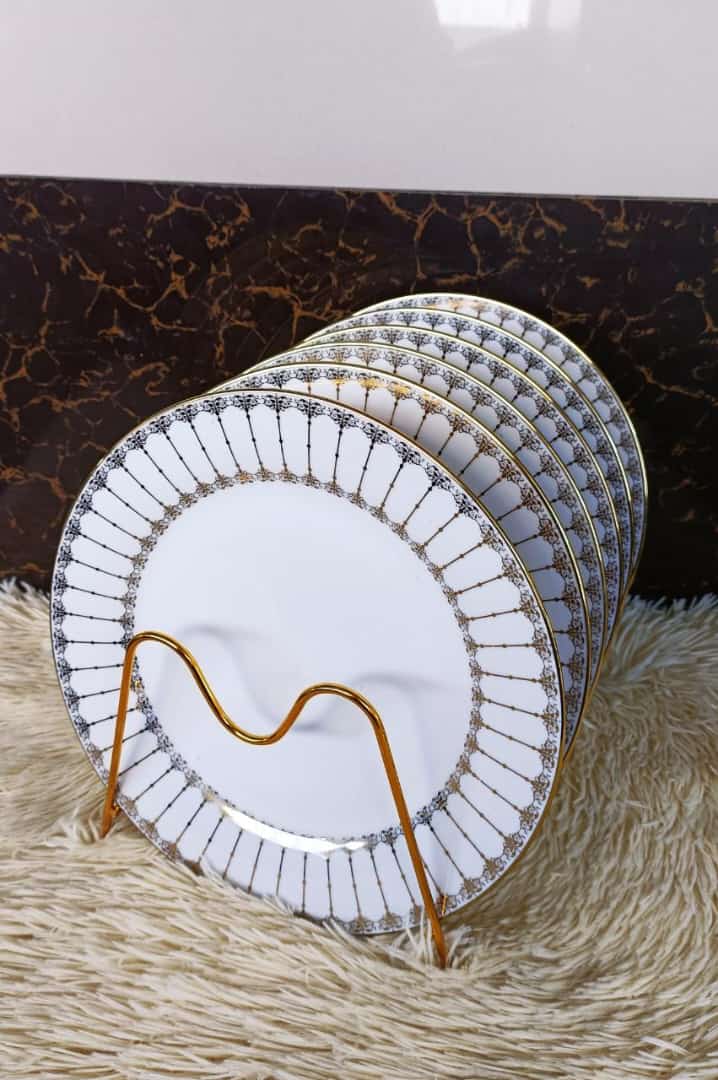 A set of 6pcs  Beautiful plates