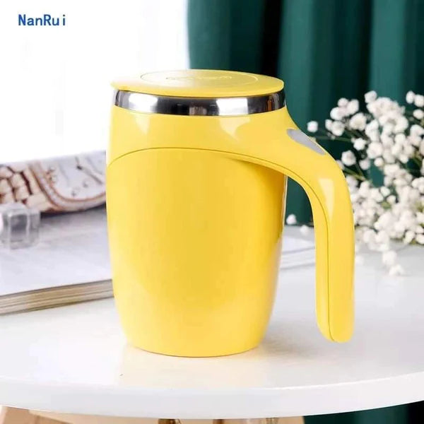 Battery operated self stirring cup