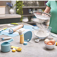 Joseph Joseph Fin self-standing silicone spatula in blue, third product view.