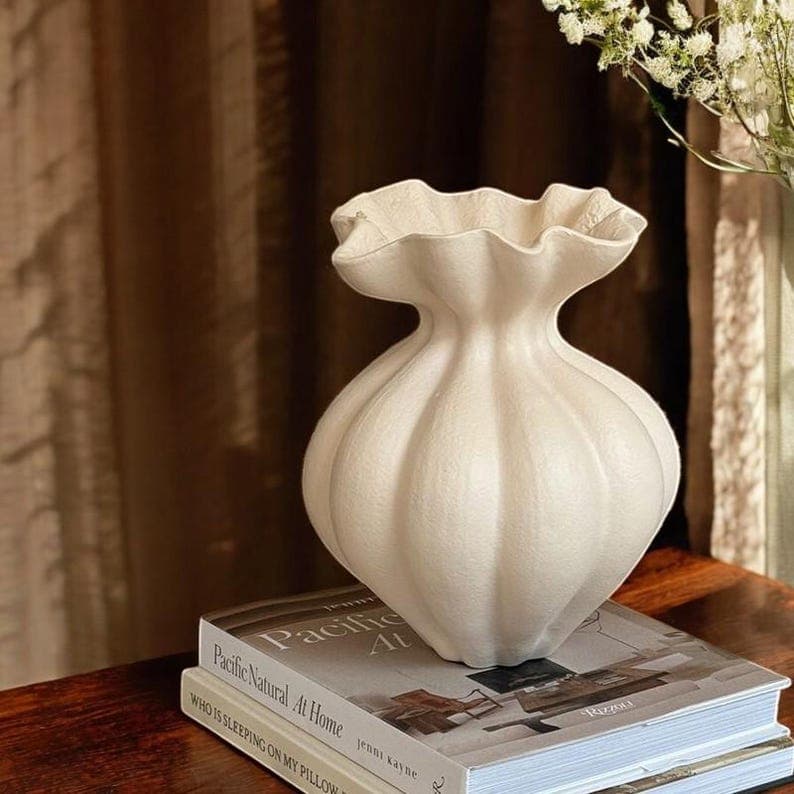 French High-End Retro Art Decoration White Petal Shaped Ceramic Vase