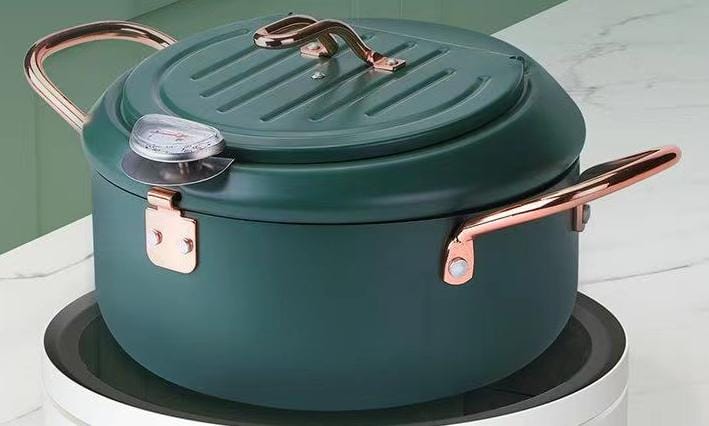 Nordic green coloured 3.4L Frying pot with thermometer and oil drain grill