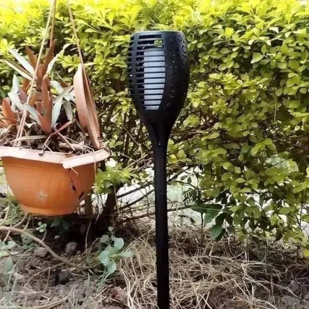 SOLAR FLAME  GARDEN LIGHTS.
