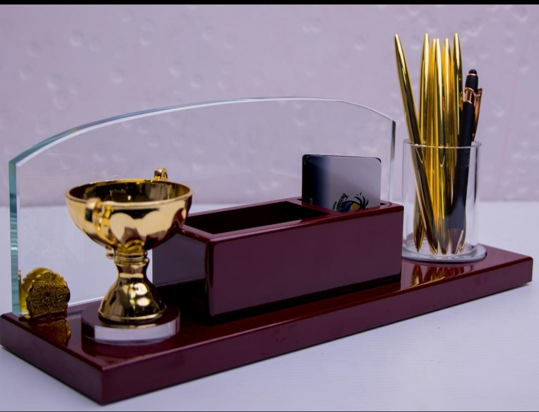 Executive desk organizer for executive office with Trophy finishing and Pen Organizer*
