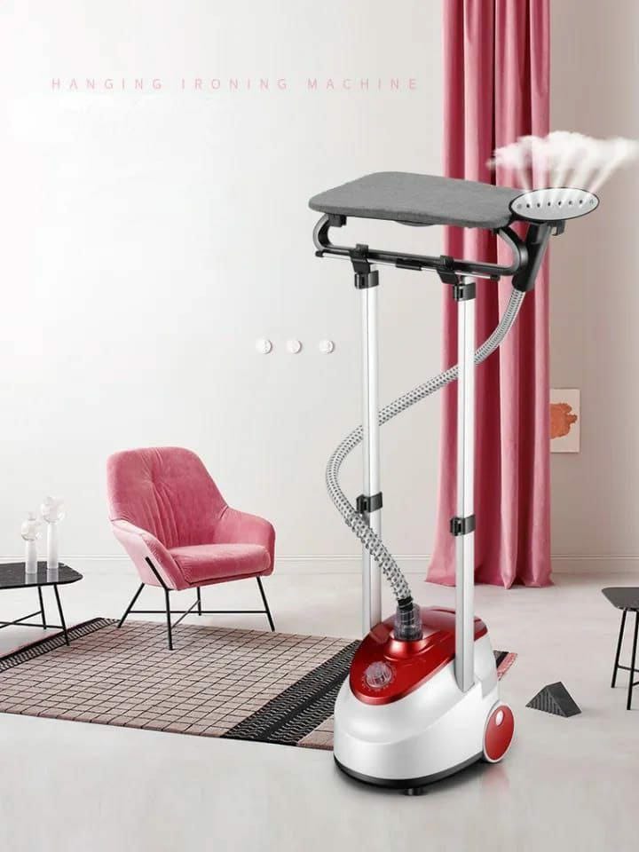 Telescopic ironing / garment steaming machine